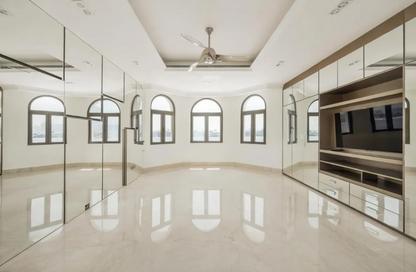 Villa - 5 - 6 for rent in Garden Homes Frond D - Garden Homes - Palm Jumeirah - Dubai