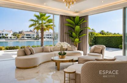 Villa - 5 - 6 for rent in Garden Homes Frond D - Garden Homes - Palm Jumeirah - Dubai