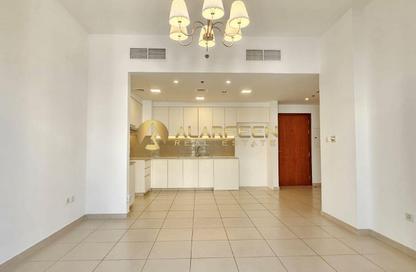 Apartment - 2 Bedrooms - 2 Bathrooms for rent in Zahra Apartments 2B - Zahra Apartments 2 - Zahra Apartments - Town Square - Dubai