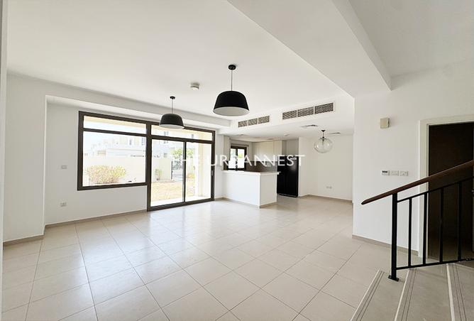 Single Row | 3 Bedrooms | Near Community Park photo 3