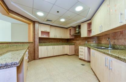 Apartment - 3 Bedrooms - 4 Bathrooms for rent in Al Shahla - Shoreline Apartments - Palm Jumeirah - Dubai