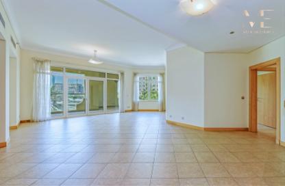 Apartment - 3 Bedrooms - 4 Bathrooms for rent in Al Shahla - Shoreline Apartments - Palm Jumeirah - Dubai