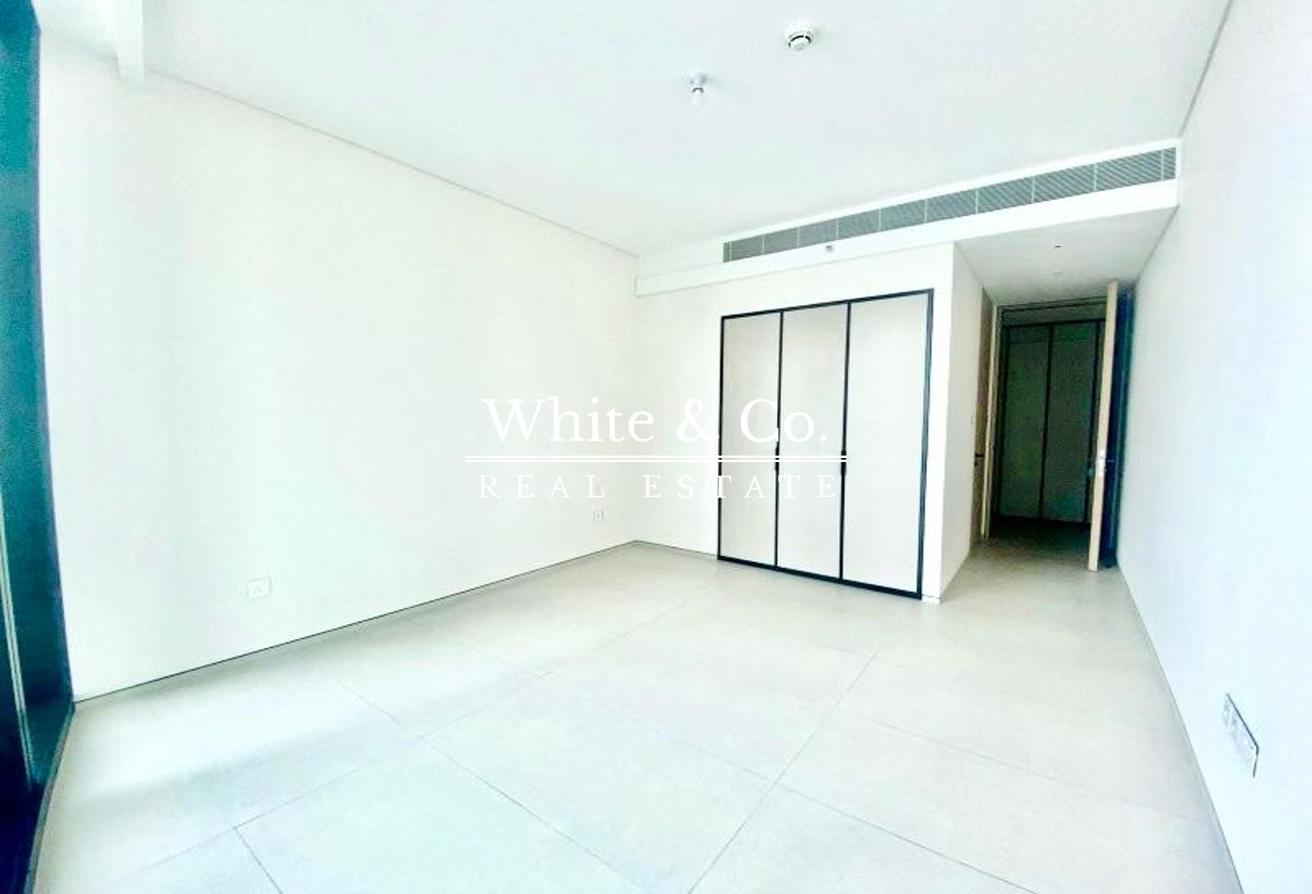 Mid Floor | Beach Access | Vacant Soon! photo 4