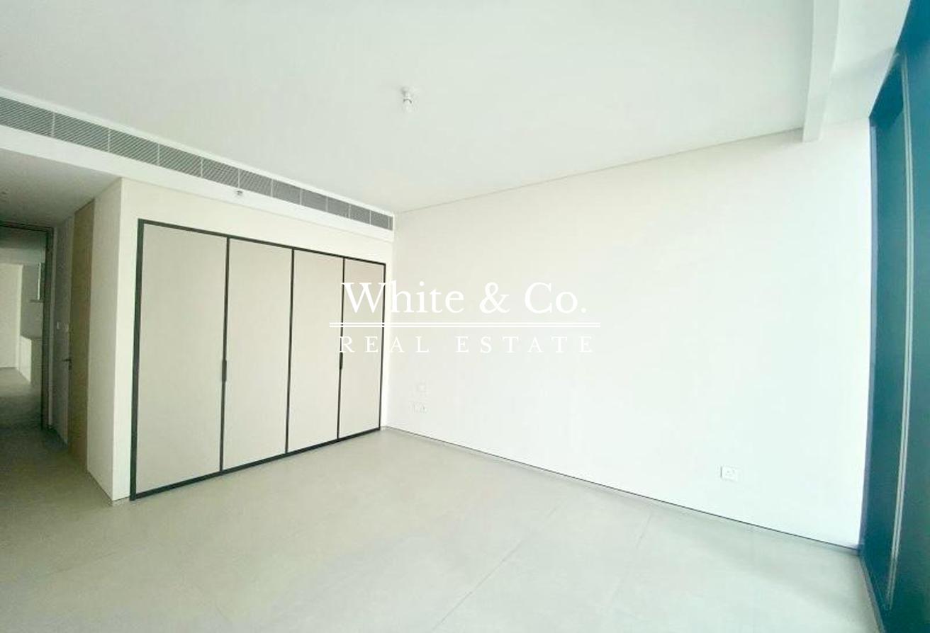 Mid Floor | Beach Access | Vacant Soon! photo 7