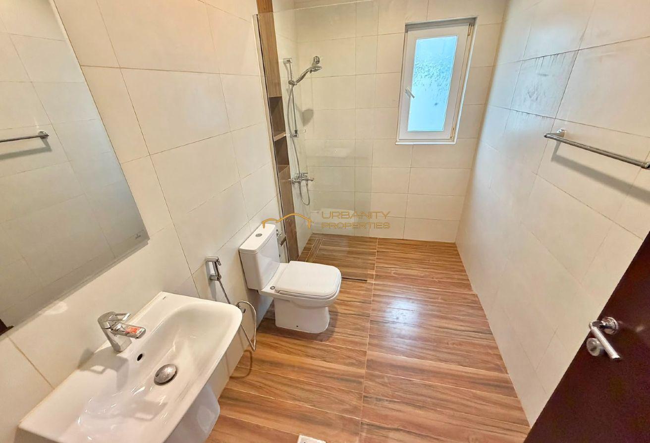 Spacious 4BR Villa w/ Private Pool & Large Garden photo 23