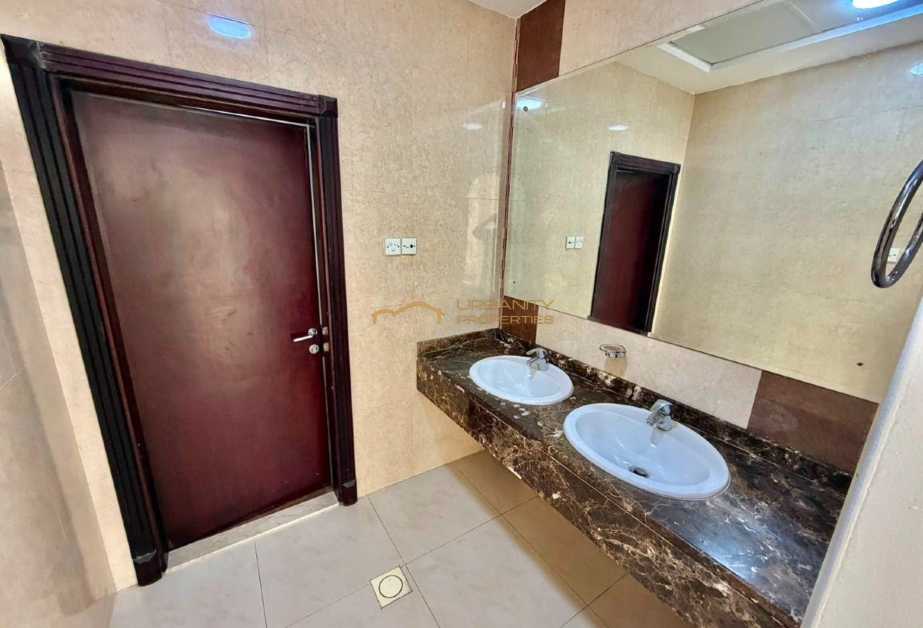 Spacious 4BR Villa w/ Private Pool & Large Garden photo 20