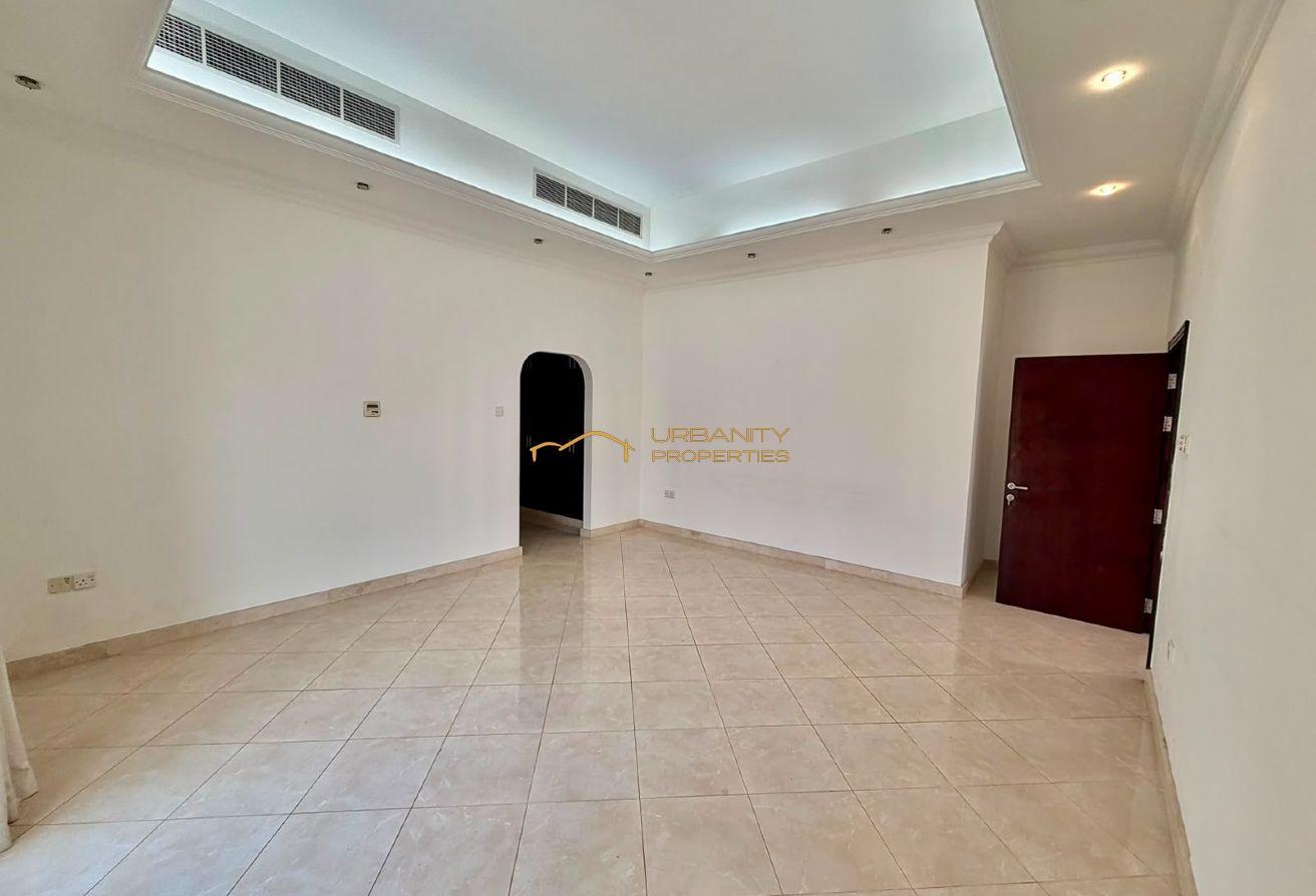 Spacious 4BR Villa w/ Private Pool & Large Garden photo 4