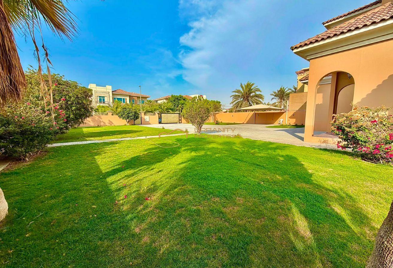 Spacious 4BR Villa w/ Private Pool & Large Garden photo 3