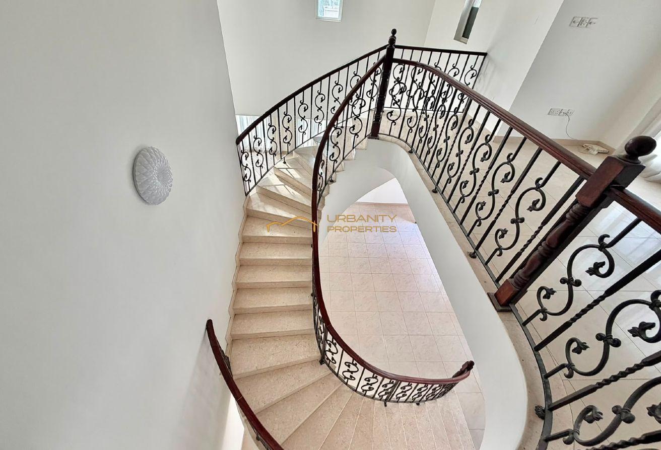 Spacious 4BR Villa w/ Private Pool & Large Garden photo 14