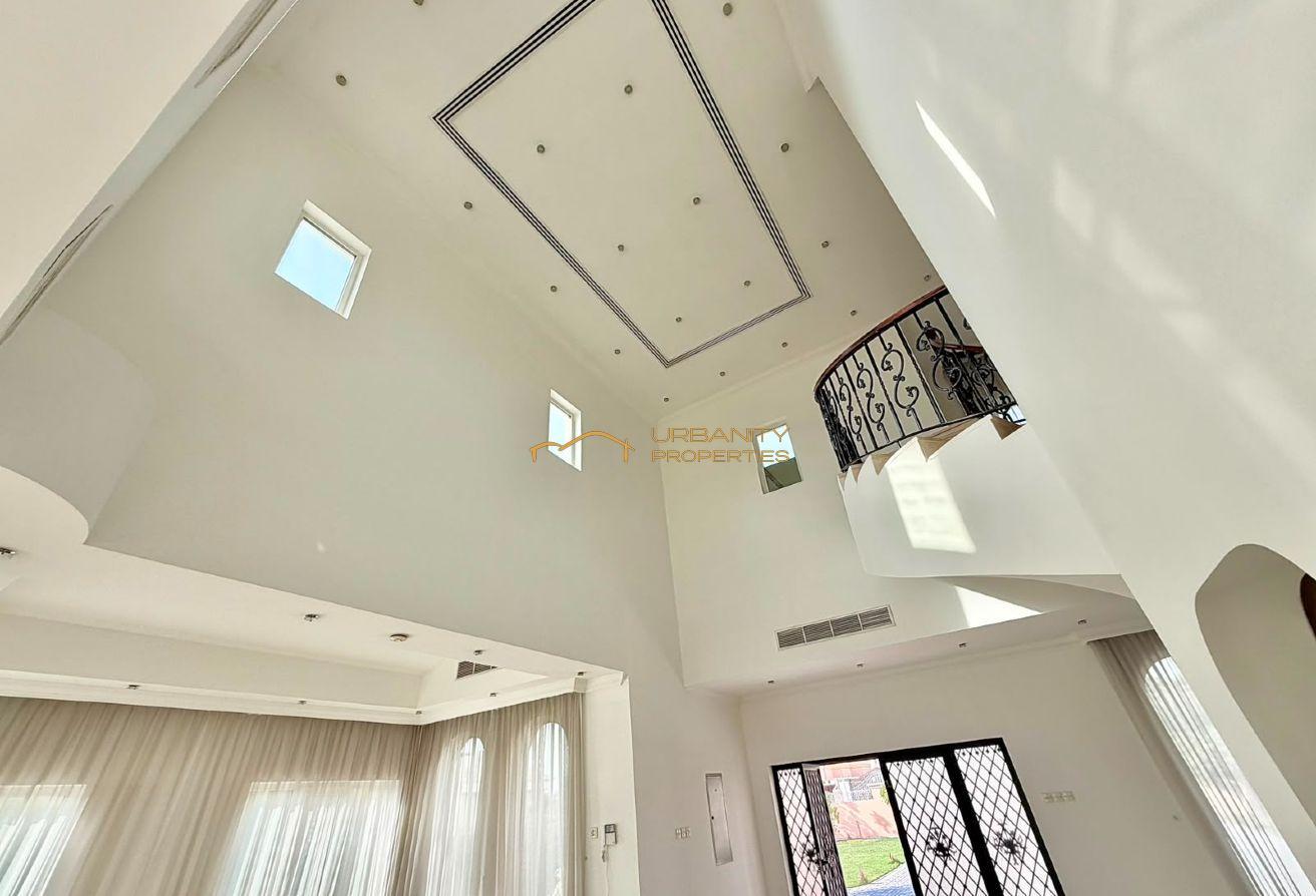 Spacious 4BR Villa w/ Private Pool & Large Garden photo 8