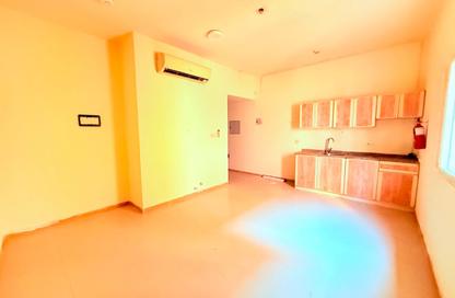 Apartment - Studio - 1 for rent in Fire Station Road - Muwaileh - Sharjah
