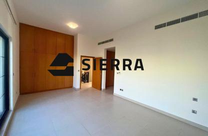 Villa - 4 - 5 for sale in Nad Al Sheba Villas - Nad Al Sheba 3 - Nad Al Sheba - Dubai