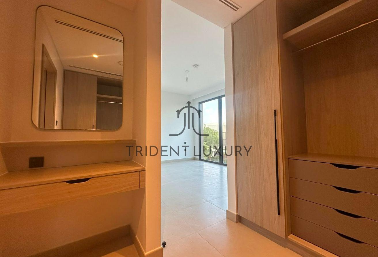 Internal | Bigger living room | Vacant photo 9