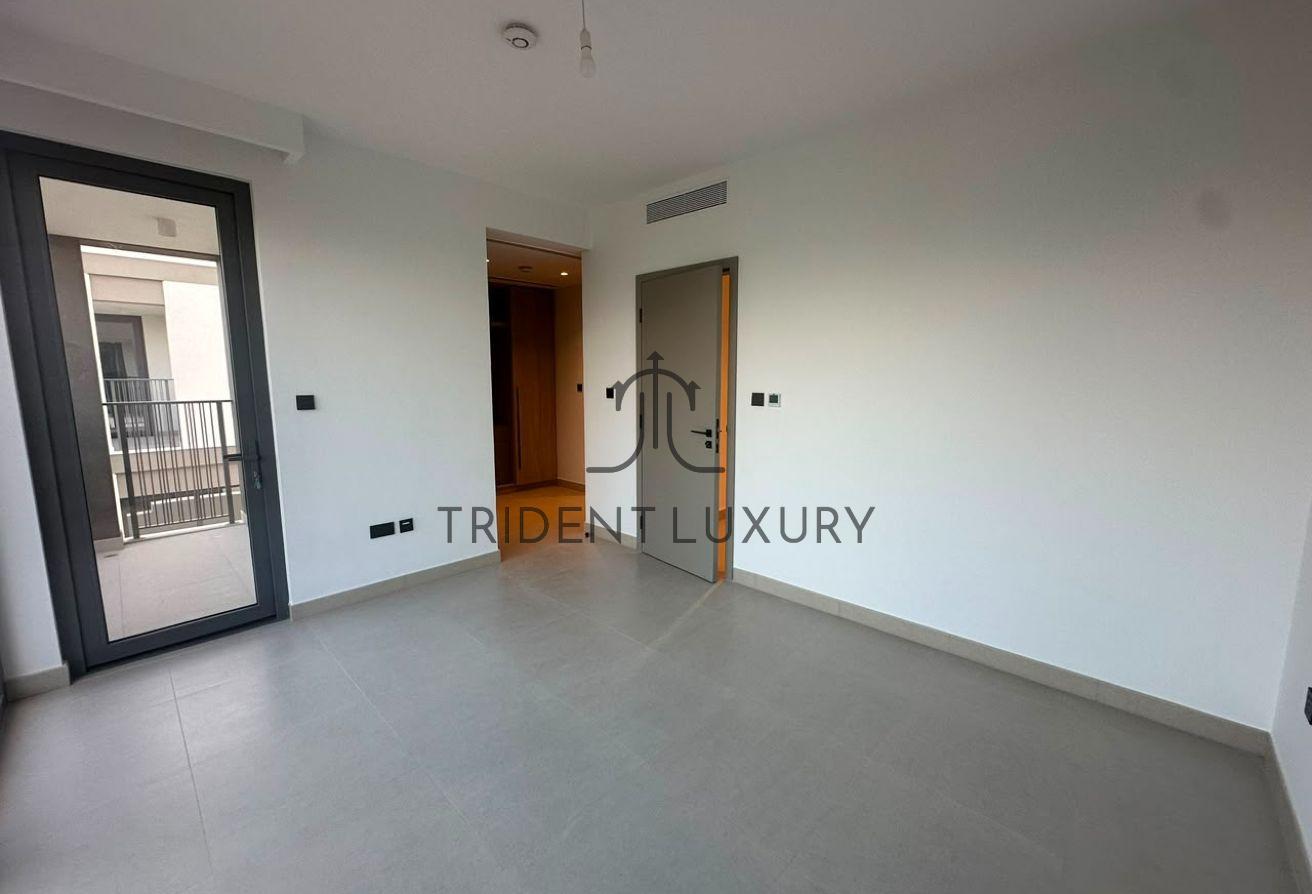 Internal | Bigger living room | Vacant photo 10
