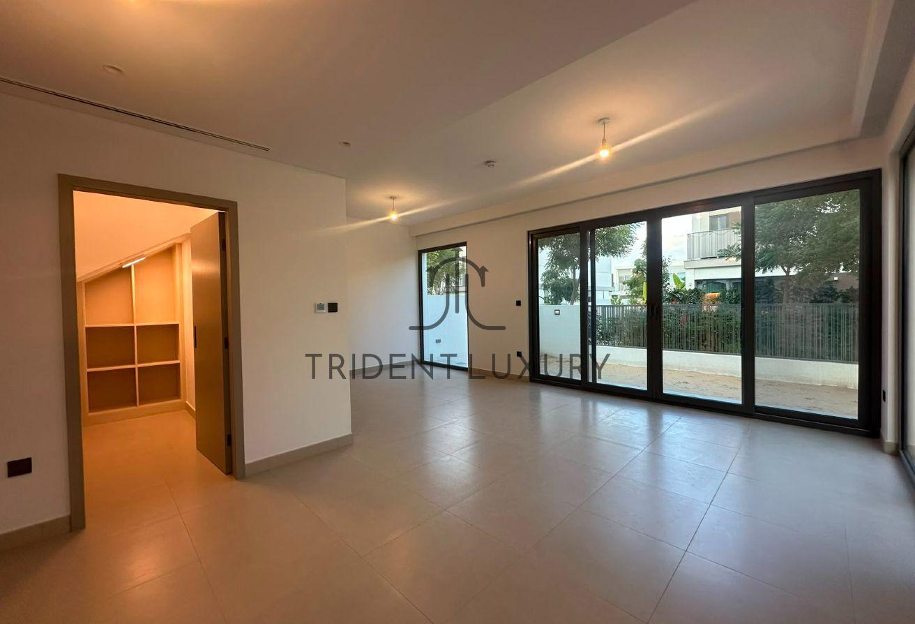 Internal | Bigger living room | Vacant photo 4