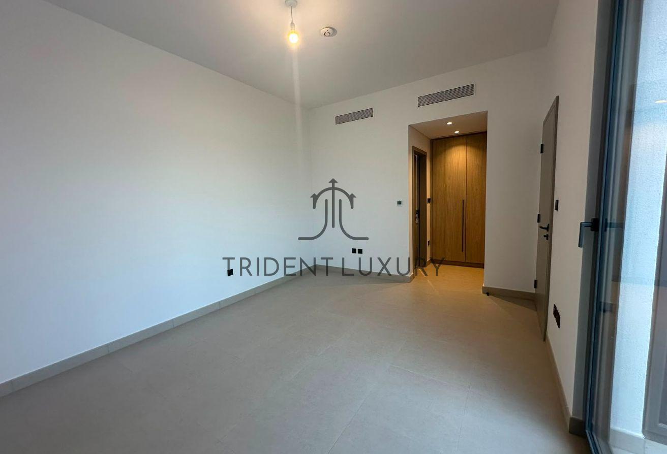 Internal | Bigger living room | Vacant photo 11