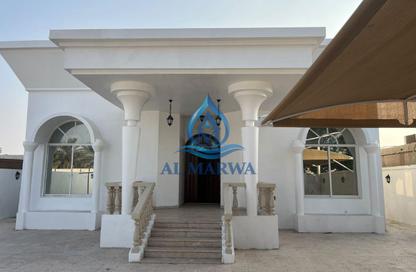 Villa - 5 - 6 for rent in Al Khezamia - Halwan - Sharjah