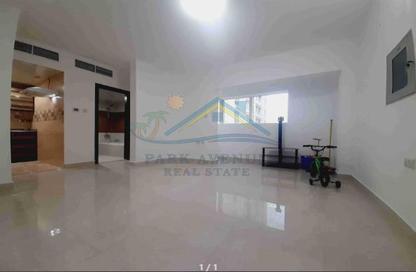 Apartment - Studio - 1 Bathroom for rent in Tourist Club Area - Abu Dhabi