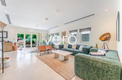 Villa - 3 Bedrooms - 4 Bathrooms for rent in District 8 - Jumeirah Park - Dubai Villa - 3 Bedrooms - 4 Bathrooms for rent in District 8 - Jumeirah Park - Dubai