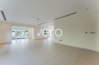 Villa - 3 Bedrooms - 4 Bathrooms for rent in District 8 - Jumeirah Park - Dubai