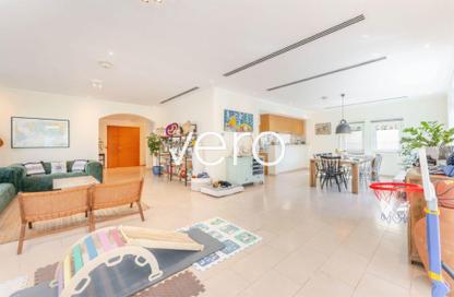 Villa - 3 Bedrooms - 4 Bathrooms for rent in District 8 - Jumeirah Park - Dubai Villa - 3 Bedrooms - 4 Bathrooms for rent in District 8 - Jumeirah Park - Dubai