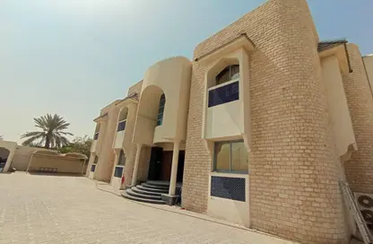 Villa - 7+ Bedrooms - 7+ Bathrooms for rent in Al Falaj - Al Riqqa - Sharjah