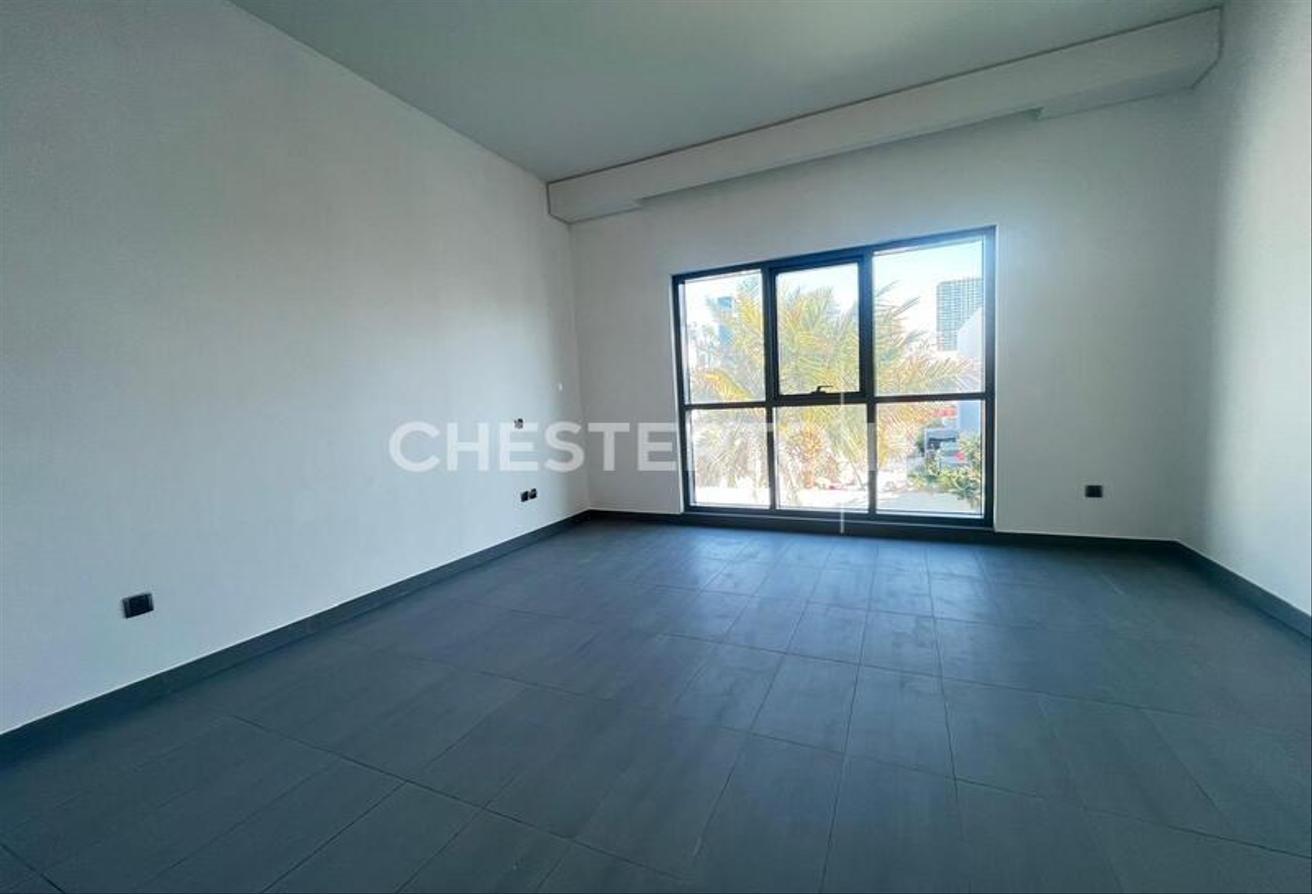 Contemporary | Private Garden | Near City Walk photo 14