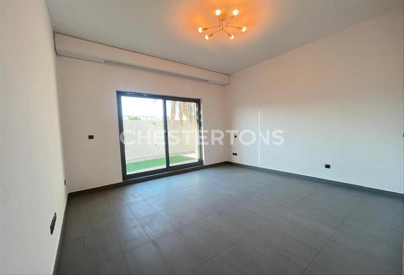 Contemporary | Private Garden | Near City Walk photo 10
