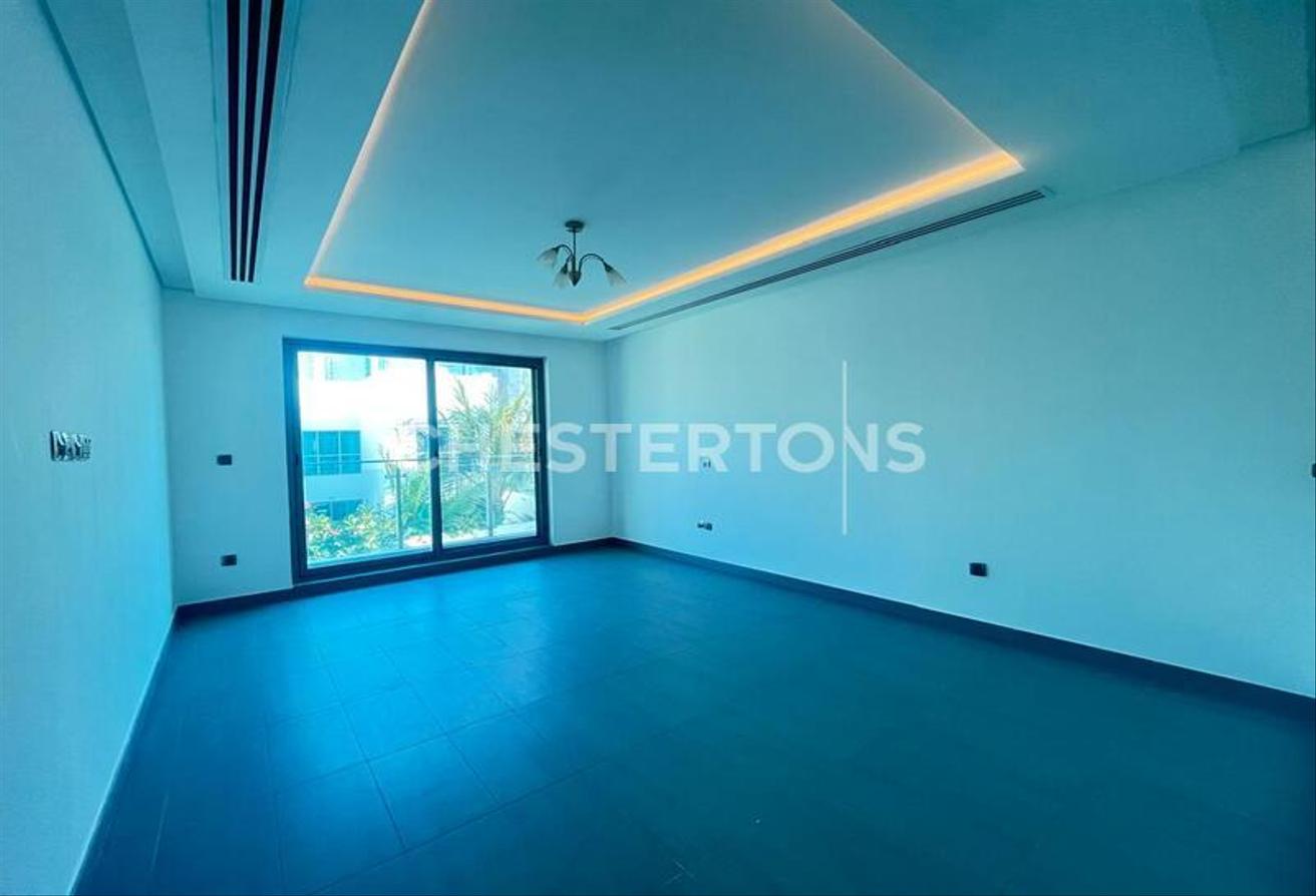 Contemporary | Private Garden | Near City Walk photo 11