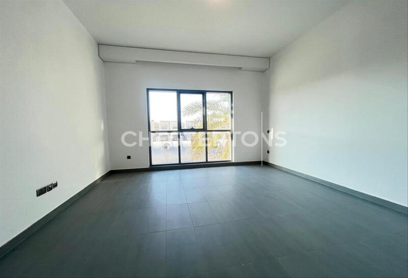 Contemporary | Private Garden | Near City Walk photo 12