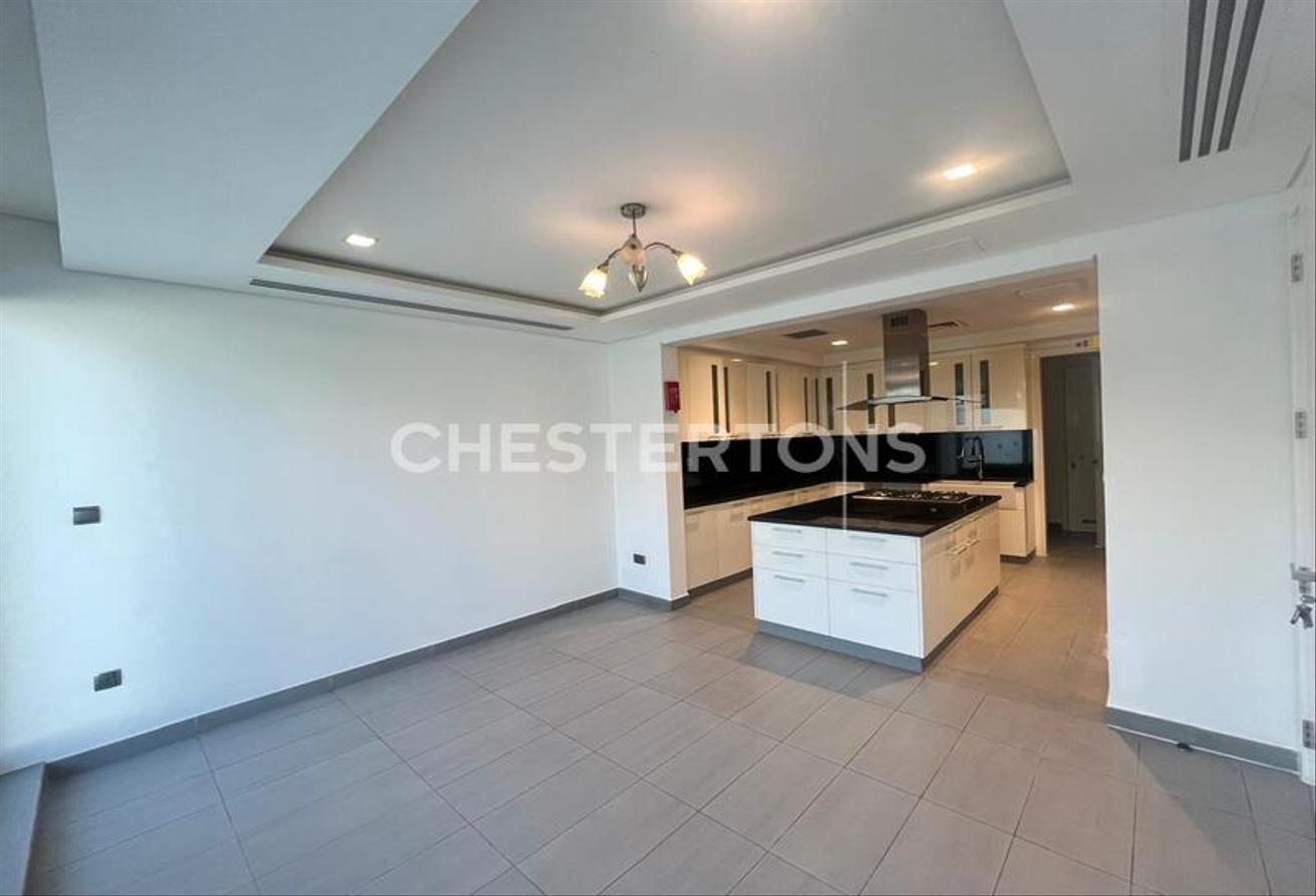 Contemporary | Private Garden | Near City Walk photo 6