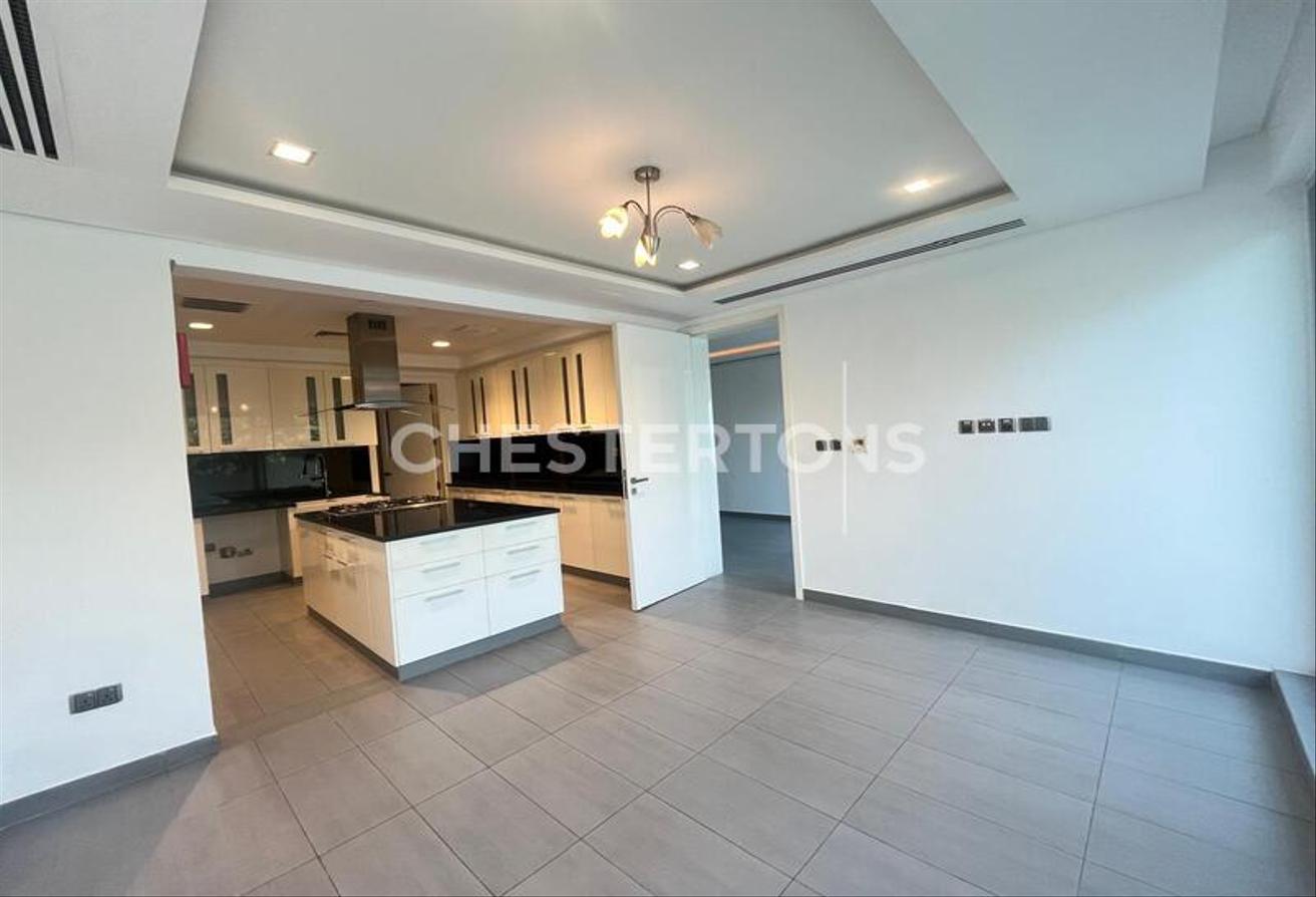 Contemporary | Private Garden | Near City Walk photo 5