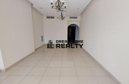 Apartment - 2 - 2 for rent in Sharjah 555 Tower - Al Khan Corniche - Al Khan - Sharjah