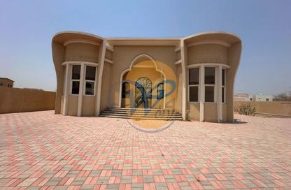 Villa - 3 Bedrooms - 5 Bathrooms for rent in Seih Al Ghubb - Ras Al Khaimah