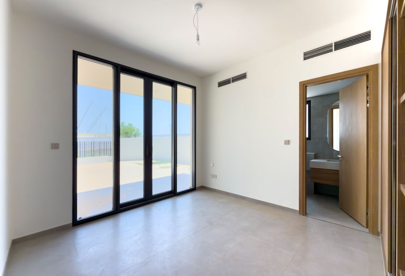 5 bedroom villa in Garden View Villas, Jebel Ali: 8