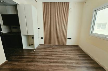 Apartment - Studio - 1 for rent in Fire Station Road - Muwaileh - Sharjah