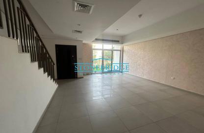 Villa - 4 - 5 for rent in Somerset Mews - District 10 - Jumeirah Village Circle - Dubai