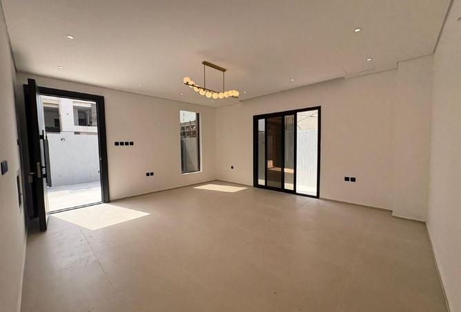 81128102 - Property Image 3