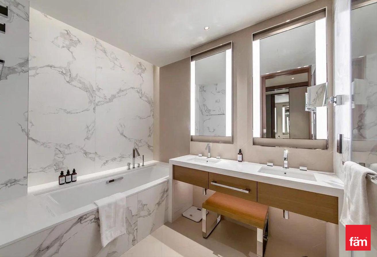 Prime Location | Burj & Fountain View | Spacious photo 16