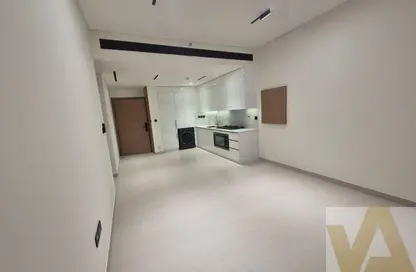 شقة - 2 غرف نوم - 2 حمامات للايجار في بن غاطي أزور - منطقة 16 - قرية جميرا الدائرية - دبي