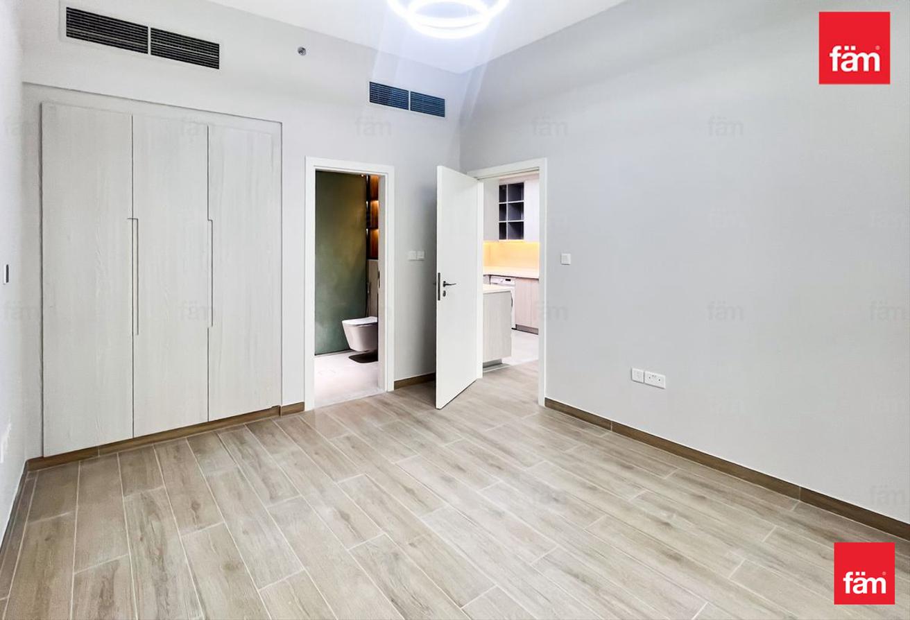 Large Layout | ready | brand new photo 11