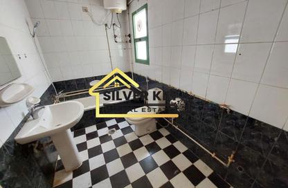 Apartment - 2 Bedrooms - 2 Bathrooms for rent in Abu Shagara building - Abu shagara - Sharjah
