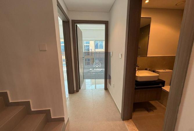 4 BR Townhouse | L Shape Corner Unit photo 2