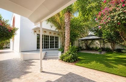 Villa - 4 Bedrooms - 5 Bathrooms for rent in Jumeirah 3 - Jumeirah - Dubai