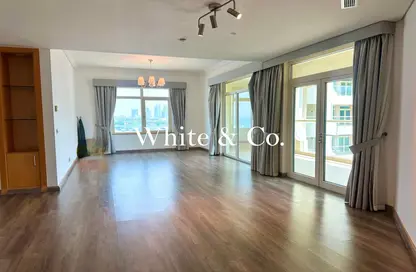 Apartment - 3 Bedrooms - 4 Bathrooms for rent in Al Nabat - Shoreline Apartments - Palm Jumeirah - Dubai