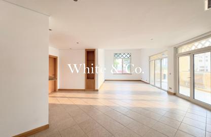 Apartment - 3 Bedrooms - 4 Bathrooms for rent in Al Nabat - Shoreline Apartments - Palm Jumeirah - Dubai