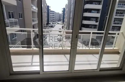 شقة - غرفة نوم - 2 حمامات للايجار في برج 5 - الريف داون تاون - الريف - أبوظبي