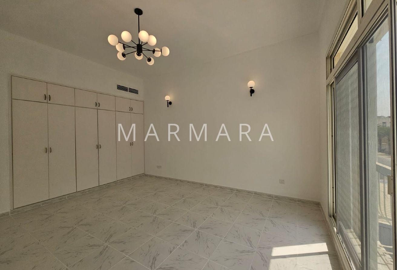 Bright and Spacious villa | Study room | Garden photo 10
