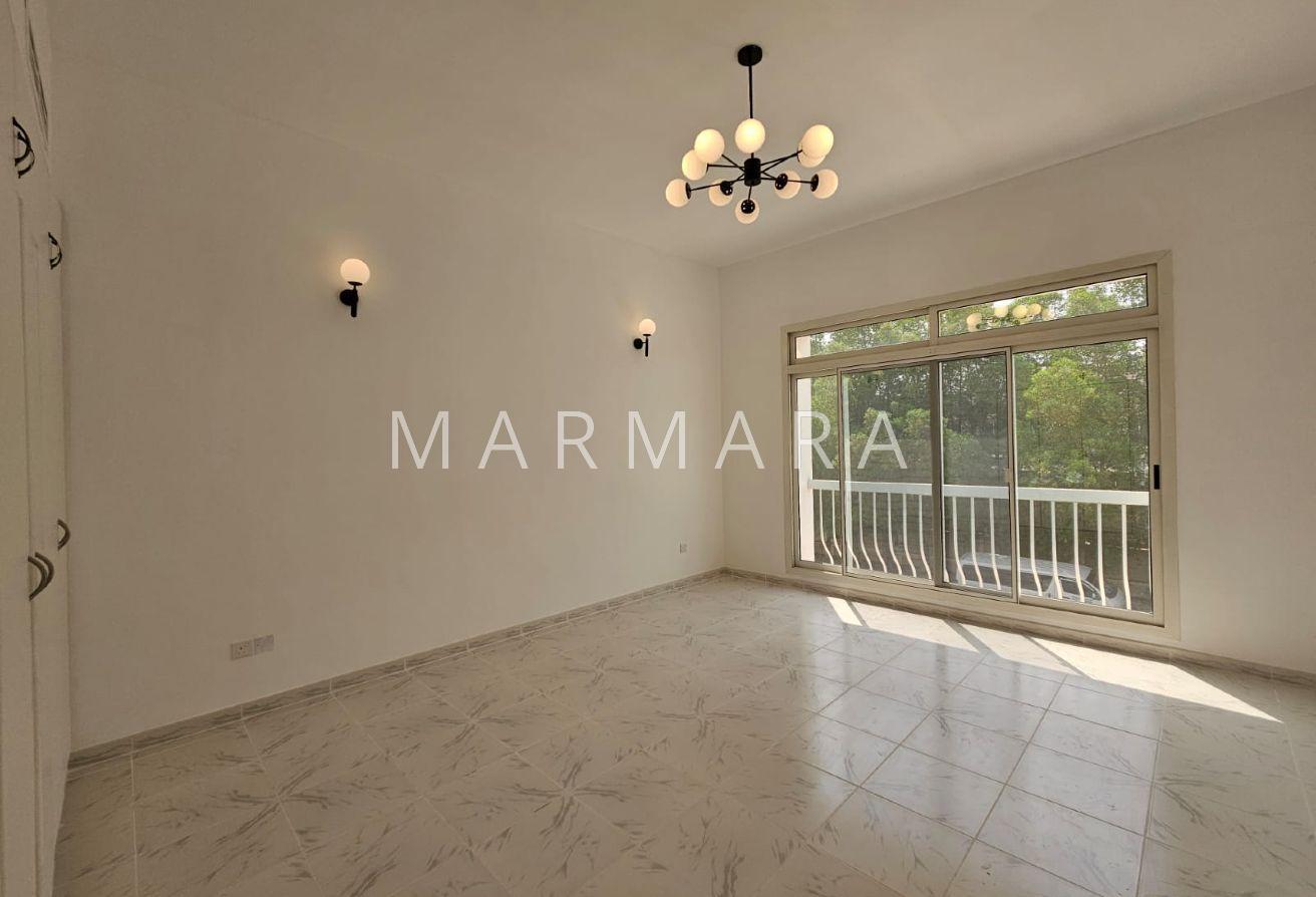 Bright and Spacious villa | Study room | Garden photo 4