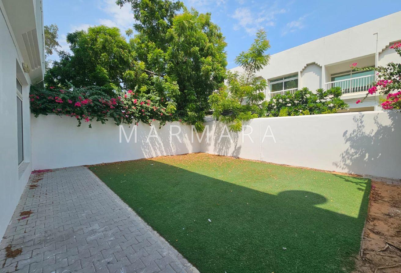Bright and Spacious villa | Study room | Garden photo 21
